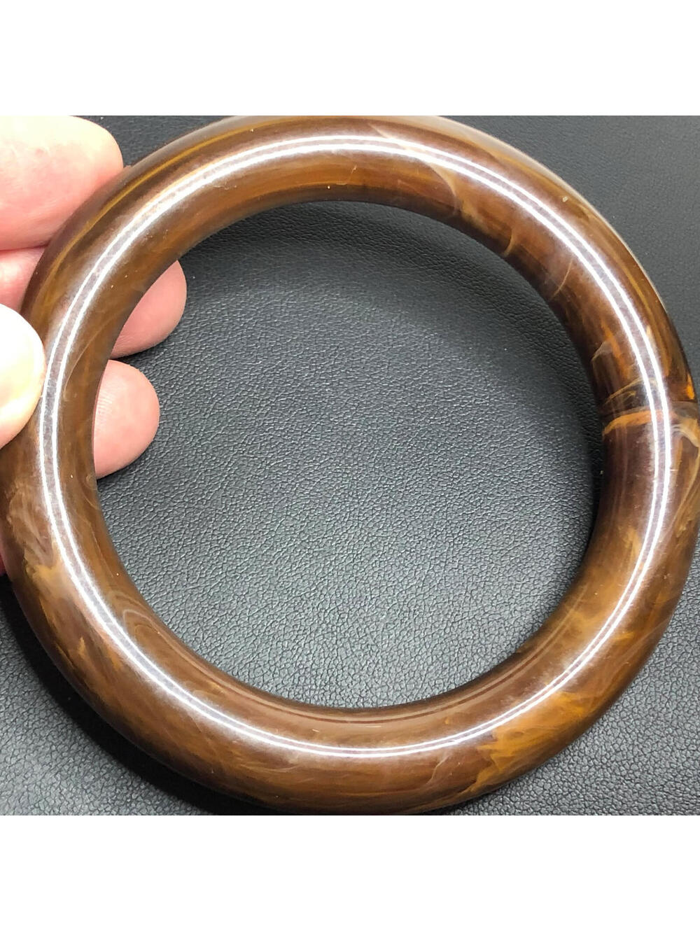 3650 Vintage chocolate lucite marble swirl bangle bracelet 8"